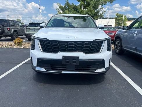 Used 2024 Kia Sorento S AWD/4WD image 2