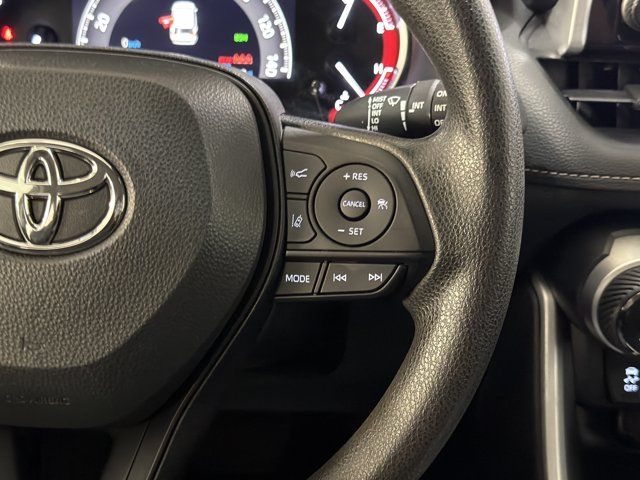 Used 2024 Toyota RAV4 XLE AWD/4WD image 30