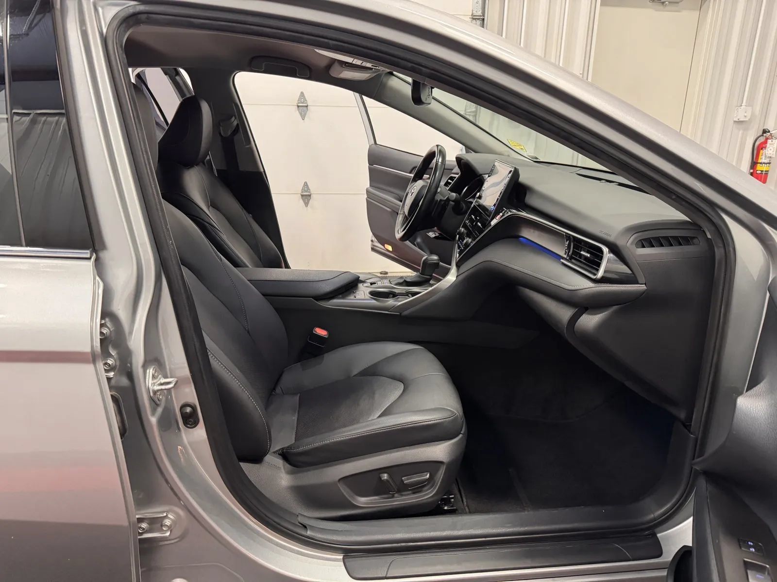 Used 2022 Toyota Camry XSE FWD image 41