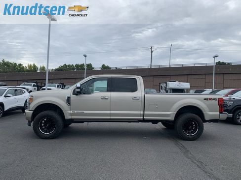 Used 2018 Ford F350 Platinum w/ Platinum Ultimate Package AWD/4WD image 4