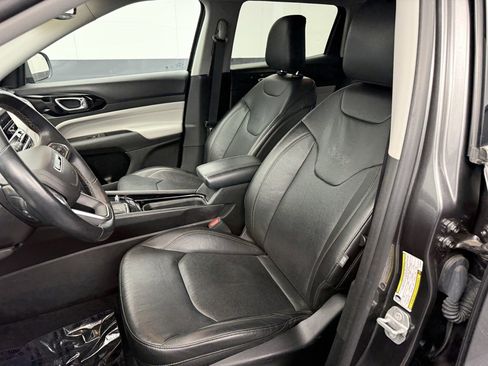 Used 2022 Jeep Compass Limited image 38