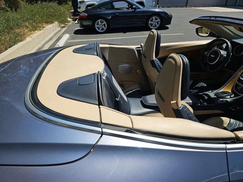 Used 2019 Aston Martin DB11 Volante RWD image 11