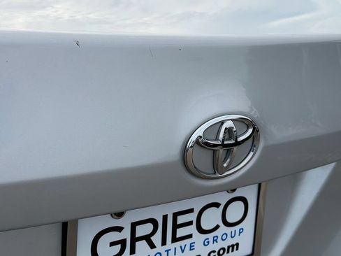 Used 2018 Toyota Corolla LE FWD image 14