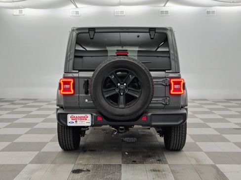 Used 2020 Jeep Wrangler Unlimited Sahara AWD/4WD image 9