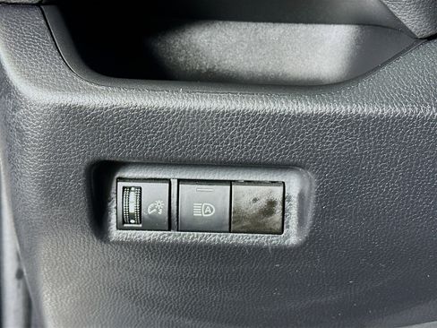 Used 2022 Toyota RAV4 XLE image 17