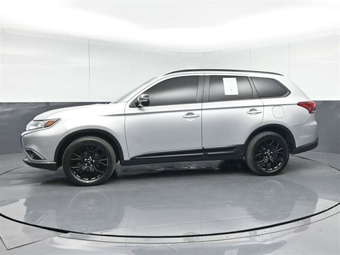 Used 2018 Mitsubishi Outlander SEL AWD/4WD image 8