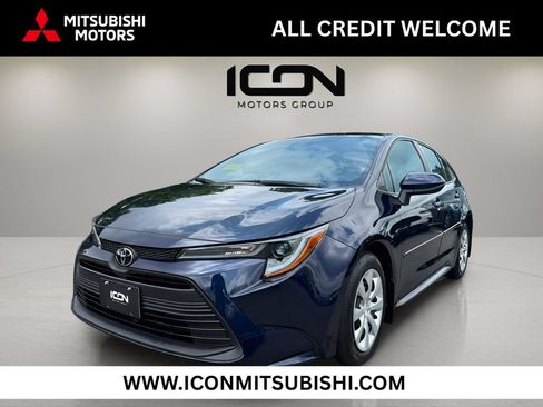 Used 2025 Toyota Corolla LE FWD image 1