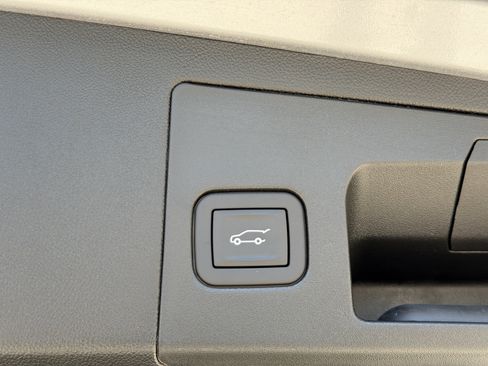 New 2025 Cadillac XT5 Luxury image 12