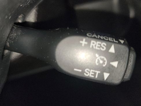 Used 2015 Toyota Camry XLE w/ Moonroof Package FWD image 18