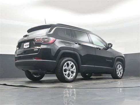 New 2026 Jeep Compass Latitude w/ Mopar Graphics Package image 40