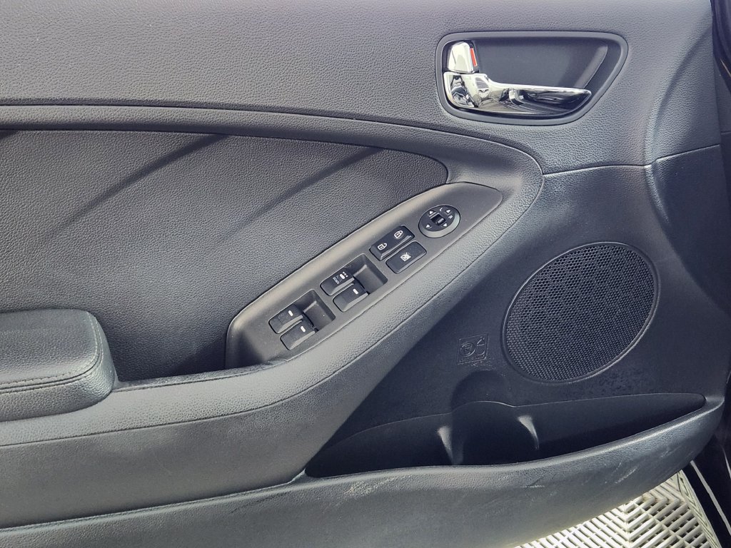 Used 2016 Kia Forte LX FWD image 16