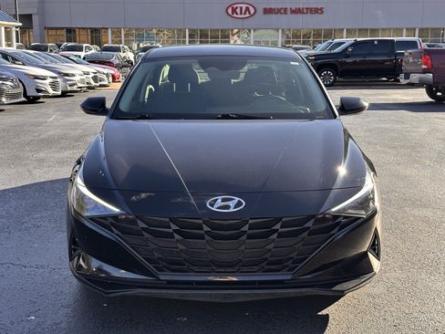Used 2021 Hyundai Elantra SE image 25