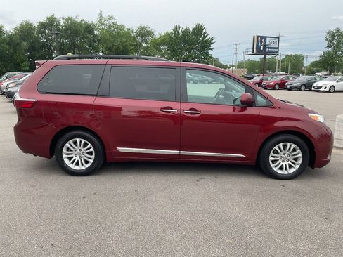 Used 2015 Toyota Sienna XLE FWD image 9