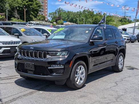 Used 2023 Jeep Grand Cherokee Limited w/ Luxury Tech Group II AWD/4WD image 1