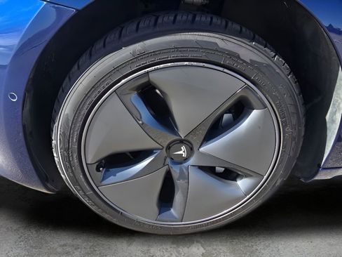 Used 2019 Tesla Model 3 Standard Range Plus image 9