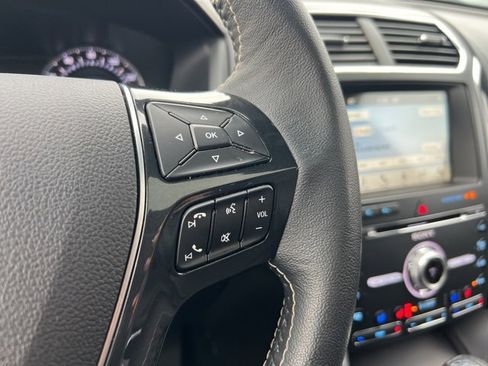 Certified 2018 Ford Explorer Platinum image 11