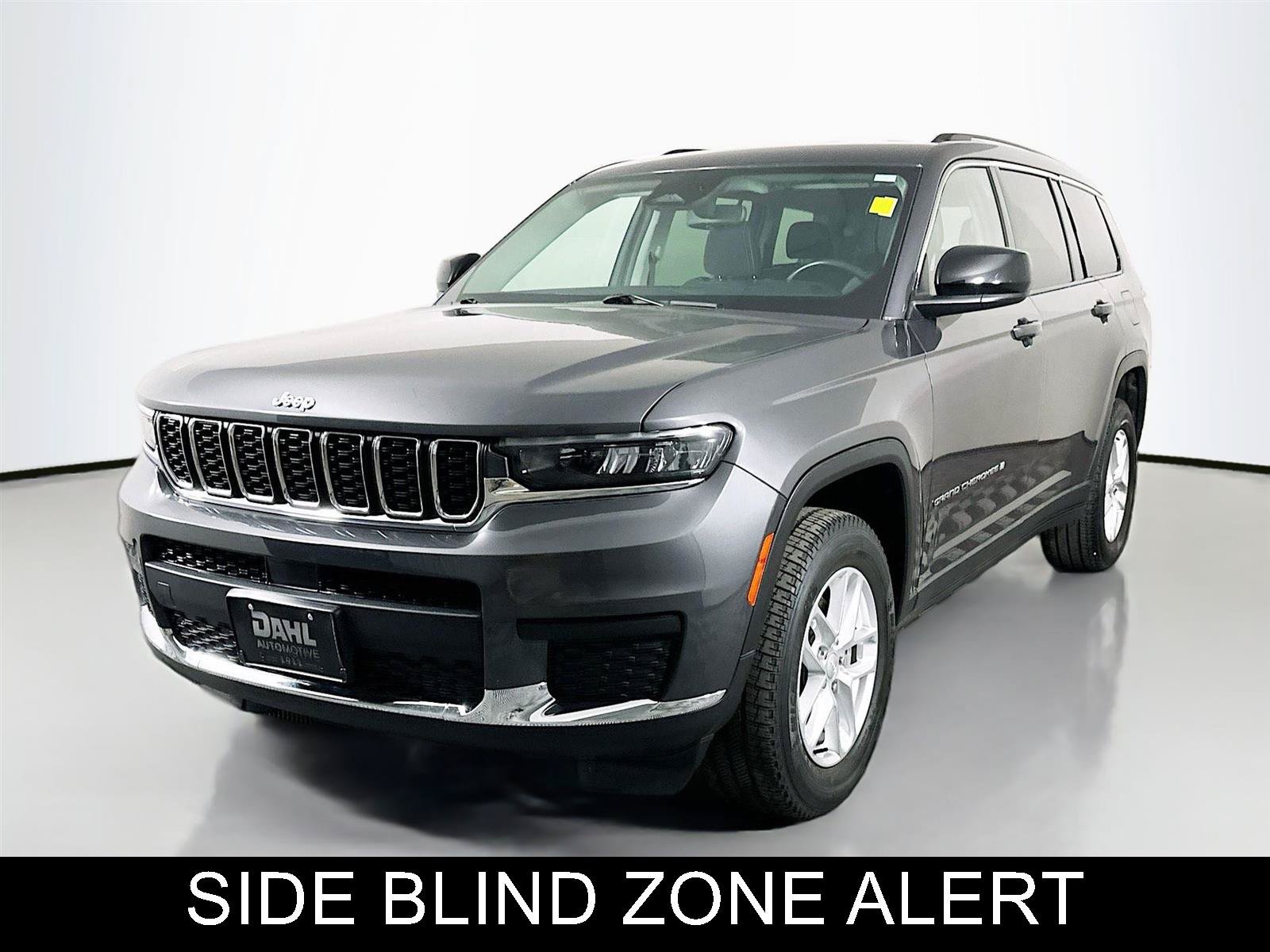 Used 2022 Jeep Grand Cherokee L Laredo w/ Luxury Tech Group I AWD/4WD image 4