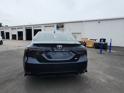 Used 2021 Toyota Camry SE w/ Convenience Package FWD image 4