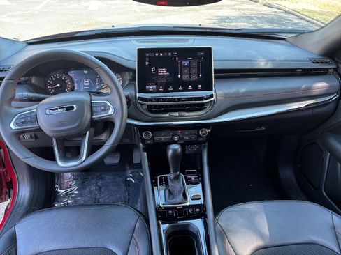 Used 2025 Jeep Compass Trailhawk image 28