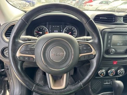 Used 2017 Jeep Renegade Latitude image 18