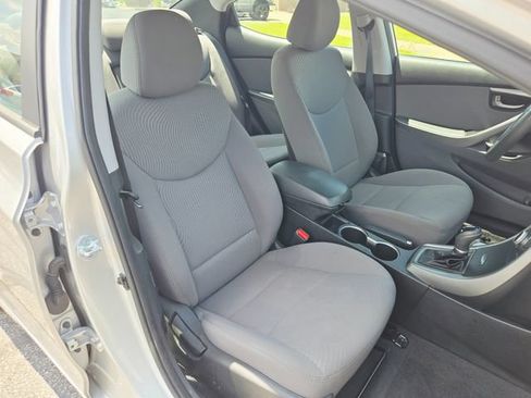 Used 2015 Hyundai Elantra SE w/ Option Group 02 FWD image 17