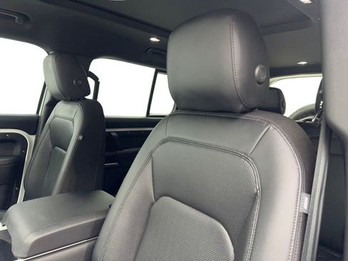 Used 2025 Land Rover Defender 110 S image 25