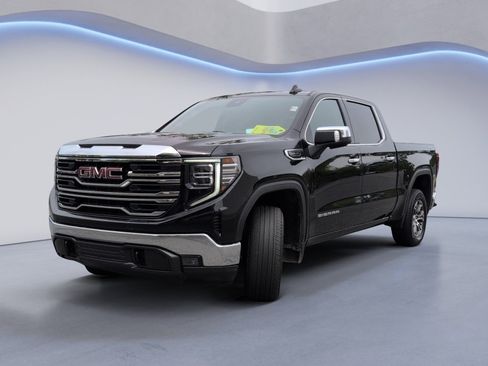Used 2025 GMC Sierra 1500 SLT AWD/4WD image 11