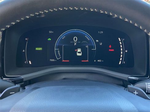 Used 2025 Toyota Camry SE image 33