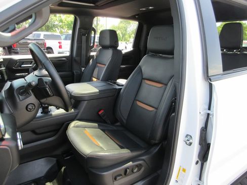 Certified 2025 GMC Sierra 1500 AT4 w/ AT4 Premium Package AWD/4WD image 23