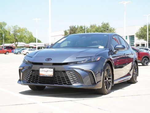 Used 2026 Toyota Camry SE w/ Convenience Package FWD image 4
