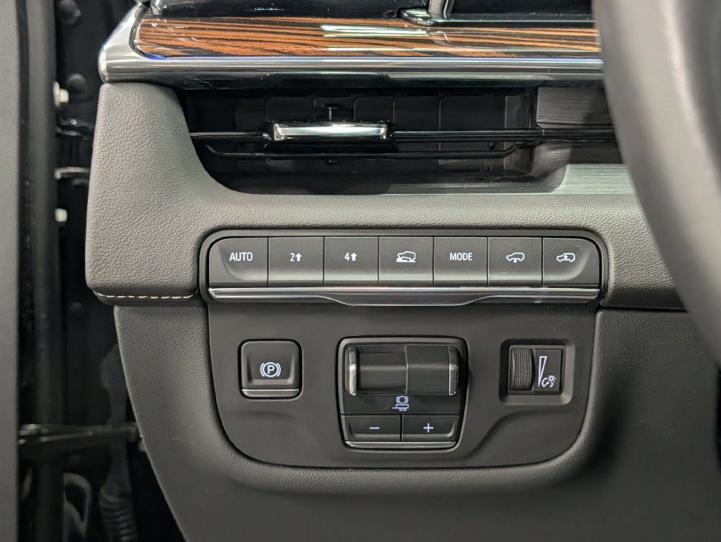 Used 2024 Cadillac Escalade Premium Luxury w/ Performance Package AWD/4WD image 26