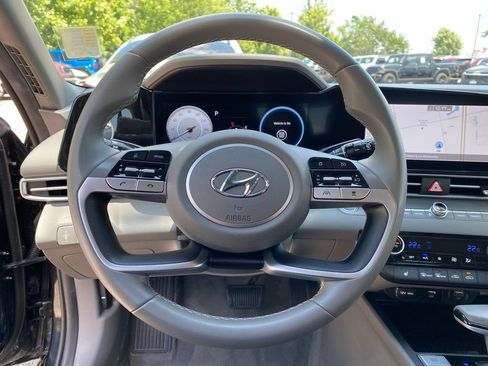 Used 2023 Hyundai Elantra SEL w/ Convenience Package FWD image 11