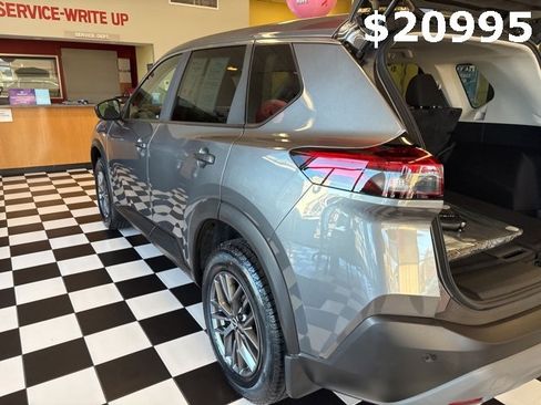 Used 2023 Nissan Rogue S image 8