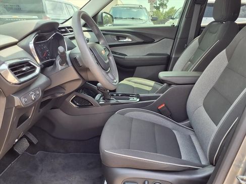 Used 2023 Chevrolet TrailBlazer LT FWD image 13