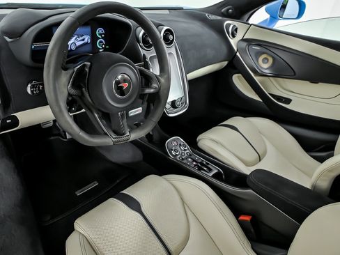 Used 2018 McLaren 570S Spider image 24