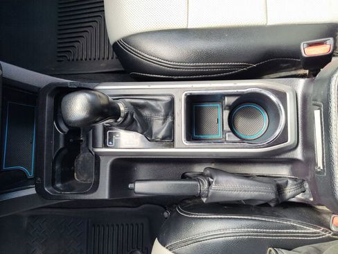 Used 2016 Toyota Tacoma SR5 w/ SR5 Appearance Package (SN) image 26