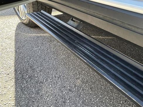 Used 2021 GMC Yukon XL Denali w/ Denali Premium Package image 10