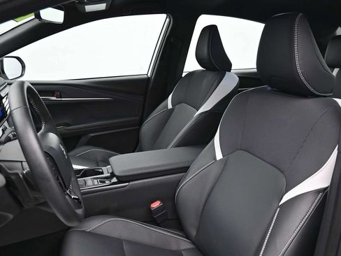 Used 2025 Toyota Camry SE w/ Convenience Package FWD image 13