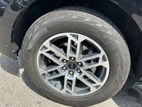 Used 2025 Ford Expedition Active AWD/4WD image 7
