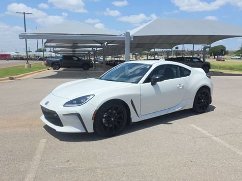 Used 2025 Toyota GR86 Premium RWD image 2