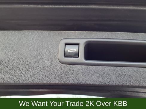 Used 2022 Toyota Highlander LE image 25