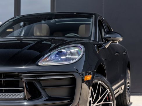 New 2026 Porsche Macan AWD/4WD image 16