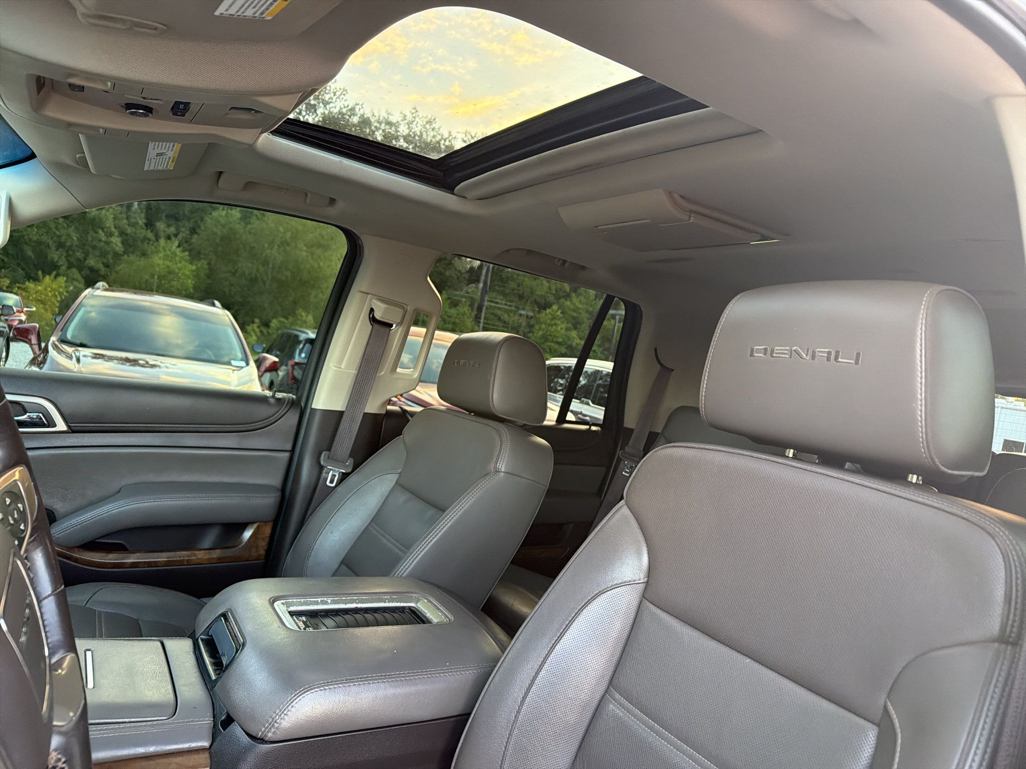 Used 2020 GMC Yukon Denali w/ Denali Ultimate Package AWD/4WD image 14