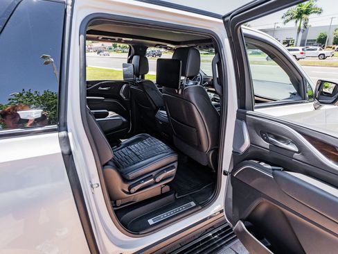 Used 2024 Cadillac Escalade ESV Sport Platinum w/ LPO, ONYX Package AWD/4WD image 40