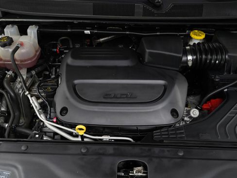 Used 2023 Chrysler Pacifica Touring-L FWD image 32