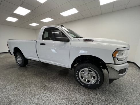 Used 2024 RAM 2500 Tradesman w/ Chrome Appearance Group image 16