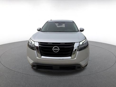 Used 2025 Nissan Pathfinder SV FWD image 4