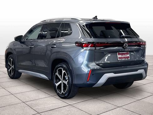 New 2026 Volkswagen Tiguan SE FWD image 3