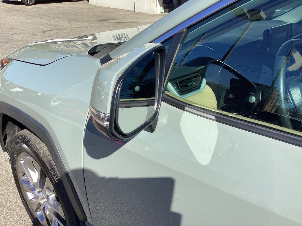 Used 2020 Toyota RAV4 XLE Premium AWD/4WD image 28