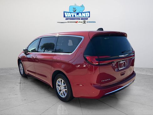 New 2026 Chrysler Pacifica Select image 3